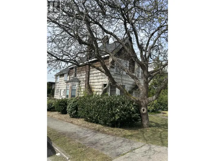 422 EIGHTH STREET, New Westminster