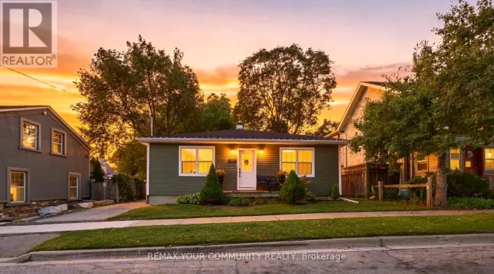 House for sale: 422 QUEEN STREET, Newmarket