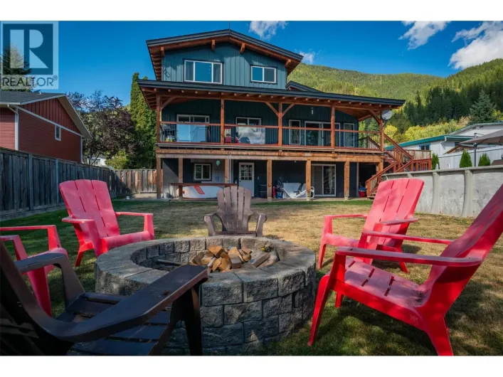 House for sale: 422 View Street, Kaslo
