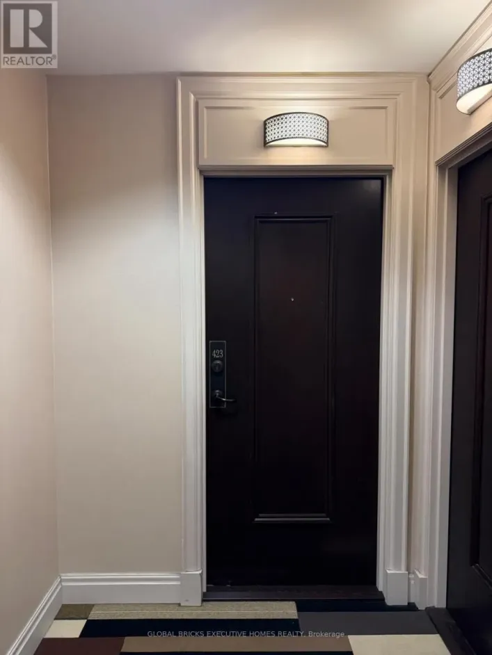423 - 385 PRINCE OF WALES DRIVE, Mississauga