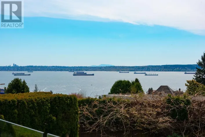 4231 ROCKRIDGE CRESCENT, West Vancouver