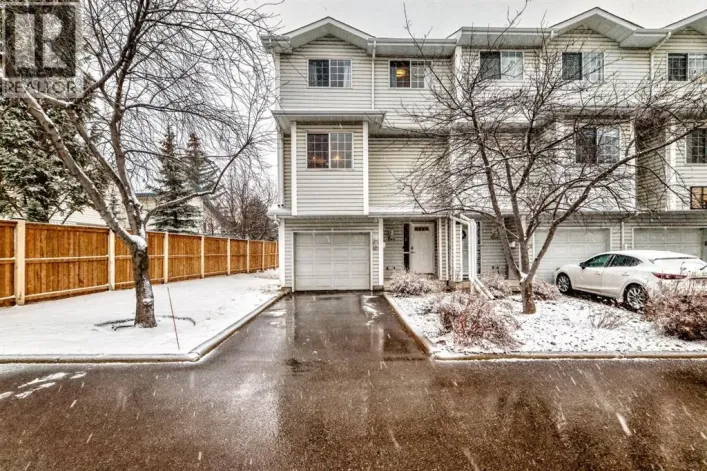 424 Hawkstone Manor NW, Calgary