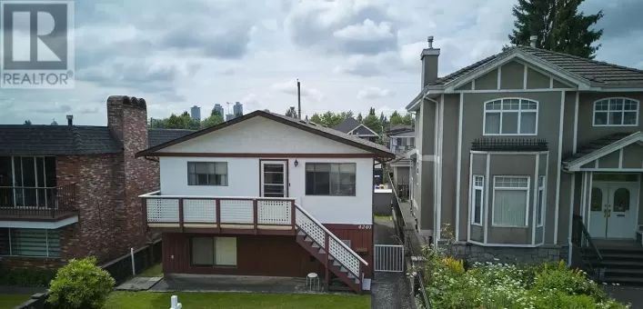 4240 DUNDAS STREET, Burnaby