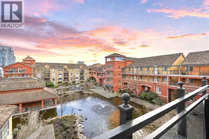 425 3 RIALTO COURT, New Westminster