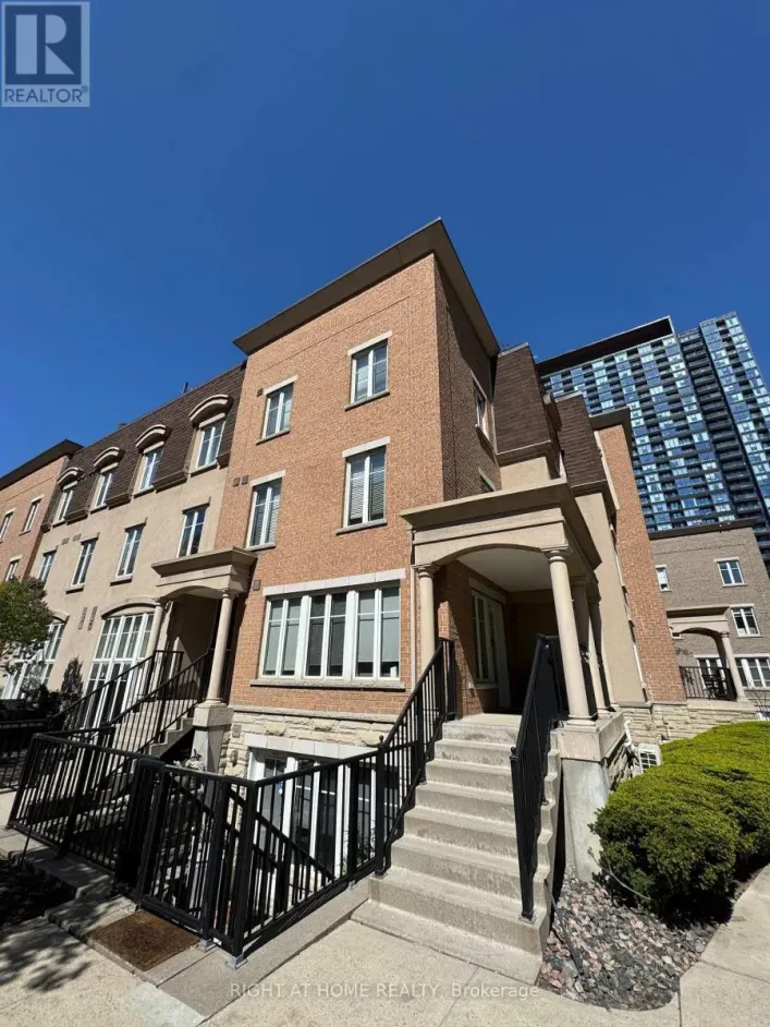 425 - 34 WESTERN BATTERY ROAD, Toronto