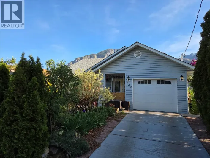 425 3rd Avenue, Keremeos
