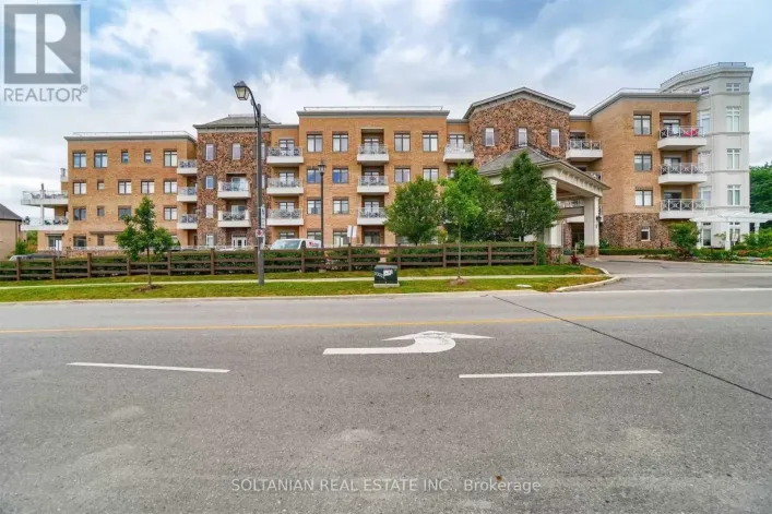 425 - 80 BURNS BOULEVARD, King