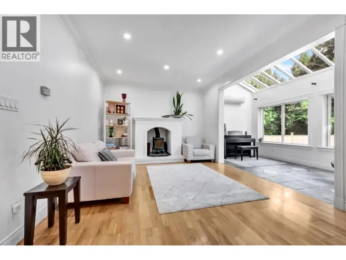 425 TEMPE CRESCENT, North Vancouver
