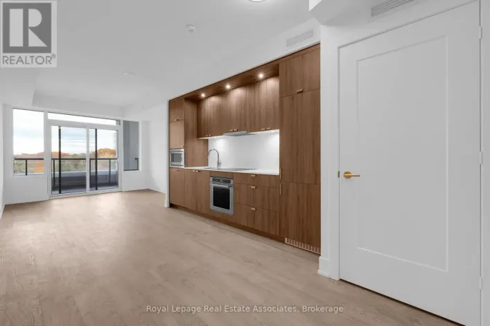 426 - 259 THE KINGSWAY, Toronto