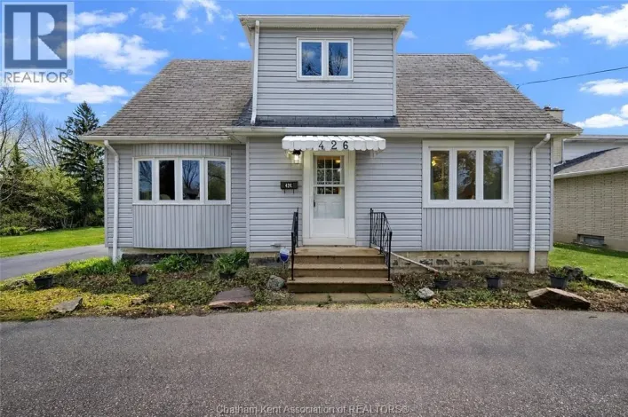 426 Victoria AVENUE, Chatham