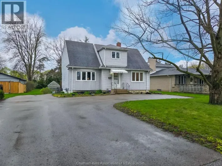 426 Victoria AVENUE, Chatham