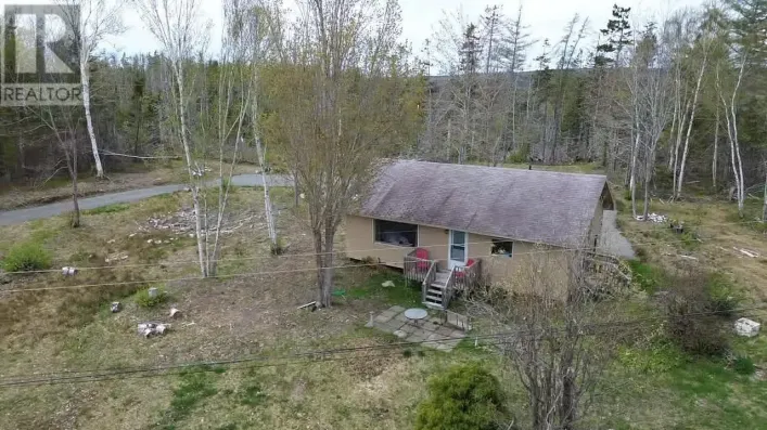 4299 Grand Mira North Road, Huntington