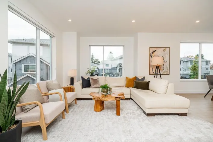 43 19330 FAIRWAY DRIVE, Surrey