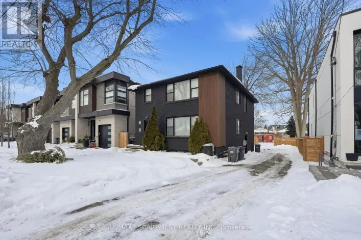 43 BROADVIEW AVENUE, Mississauga
