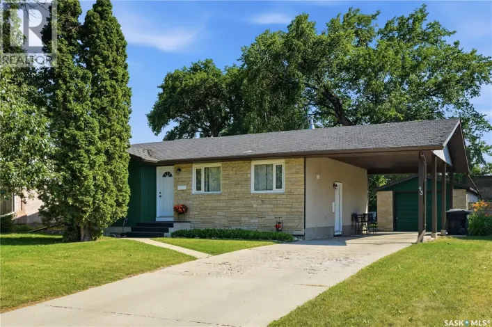 House for sale: 43 Columbia DRIVE, Saskatoon