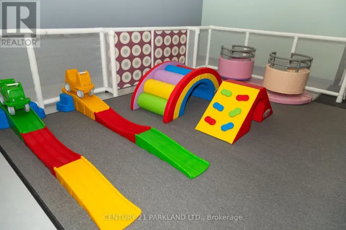 43 FIRST COMMERCE DRIVE, Aurora