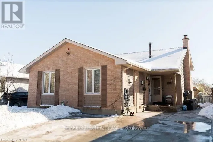 43 RENNY CRESCENT, London South