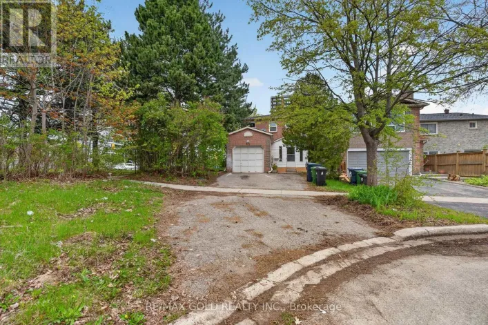 43 SAINTSBURY SQUARE, Toronto