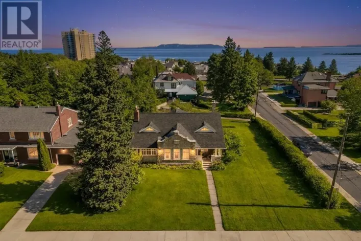 43 Summit AVE, Thunder Bay