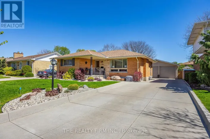 430 MAGNOLIA CRESCENT, London East