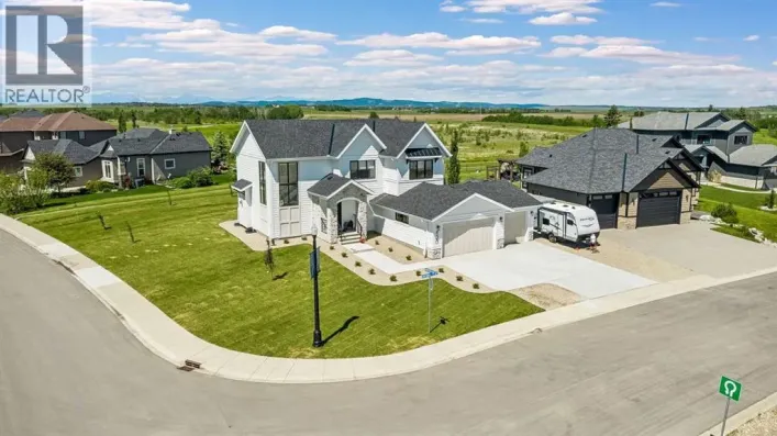430 Monterra Bay, Cochrane Lake