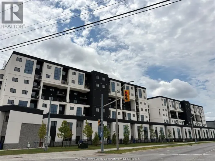 4300 LAURIER PARKWAY Unit# 611, LaSalle