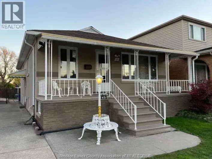 431 FOCH AVENUE, Windsor