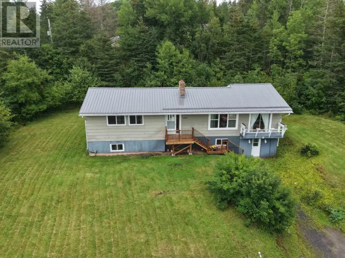 4328 East River East Side Road, Plymouth