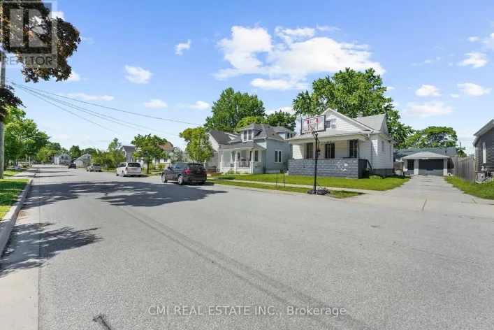 433 LYDIA STREET, Sarnia