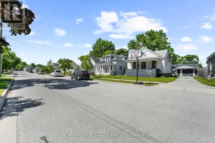 433 LYDIA STREET, Sarnia