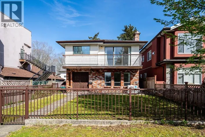4332 VICTORIA DRIVE, Vancouver
