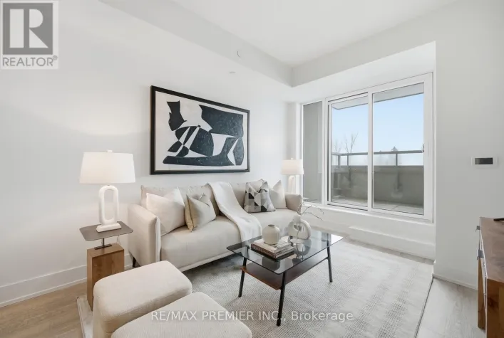 435 - 2075 KING ROAD, King