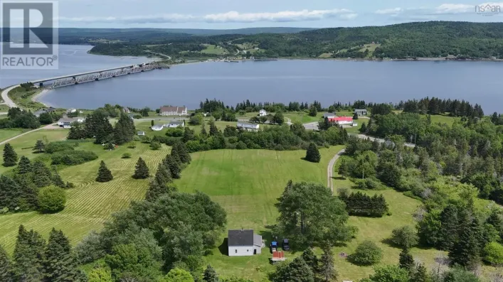 4351 Highway 223, Iona
