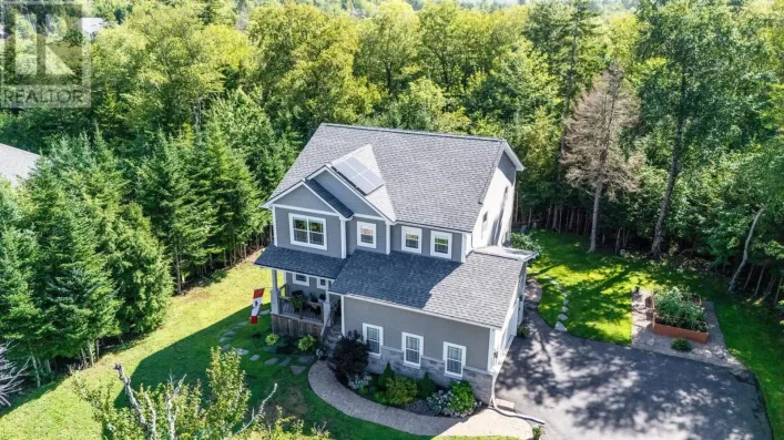 437 Heddas Way, Fall River