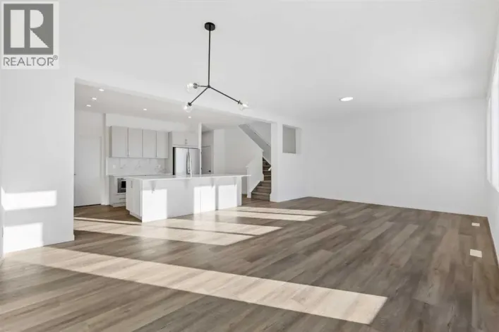 438 Corner Glen Way NE, Calgary