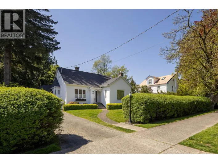 438 FOURTH STREET, New Westminster