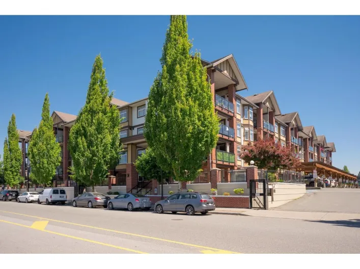 439 5660 201 A STREET, Langley