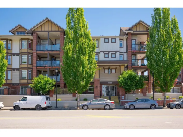 439 5660 201A STREET, Langley
