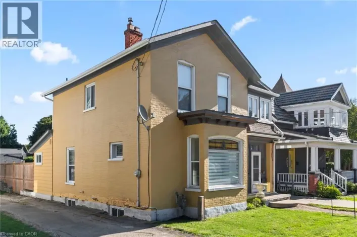 439 MAIN Street W, Listowel