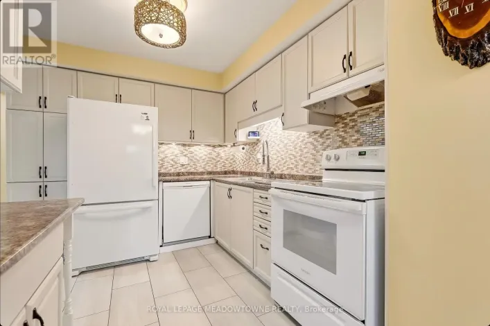 44 - 1 ROYALWOOD COURT, Hamilton