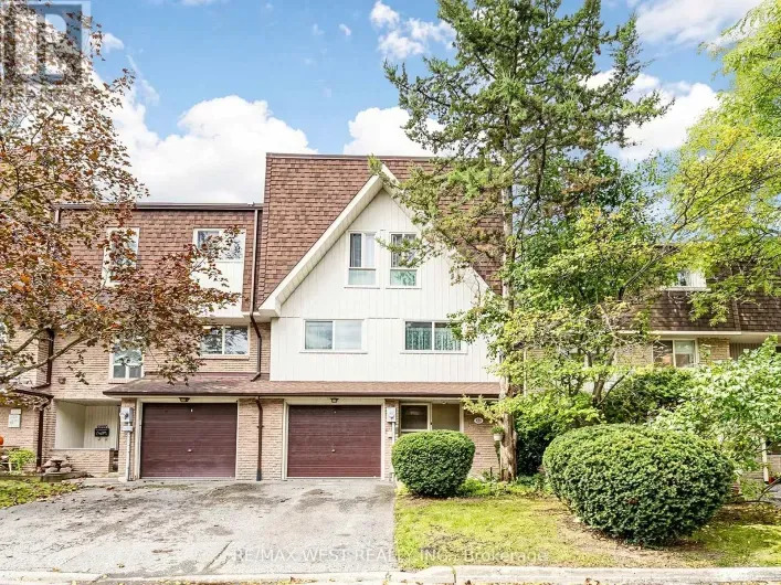 44 - 121 POPLAR CRESCENT, Aurora