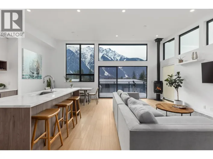 44 4000 SUNSTONE WAY, Pemberton