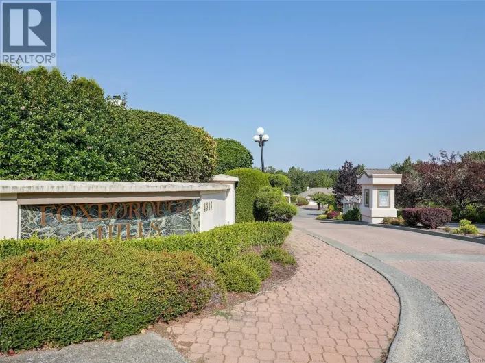 44 4318 Emily Carr Dr, Saanich