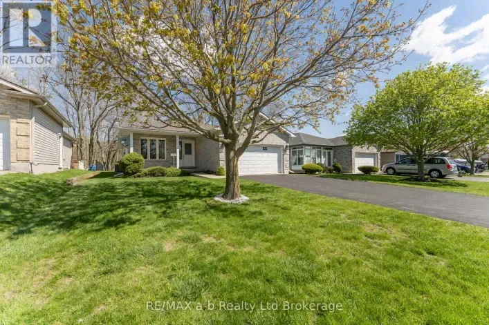 House for sale: 44 BEECH BOULEVARD, Tillsonburg