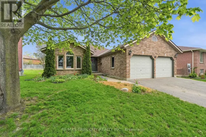 44 BLACKFRIAR LANE, Brantford