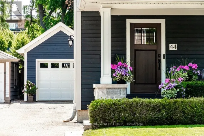44 HEAD STREET, Oakville