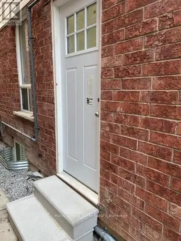 44 HOWLING CRESCENT, Ajax