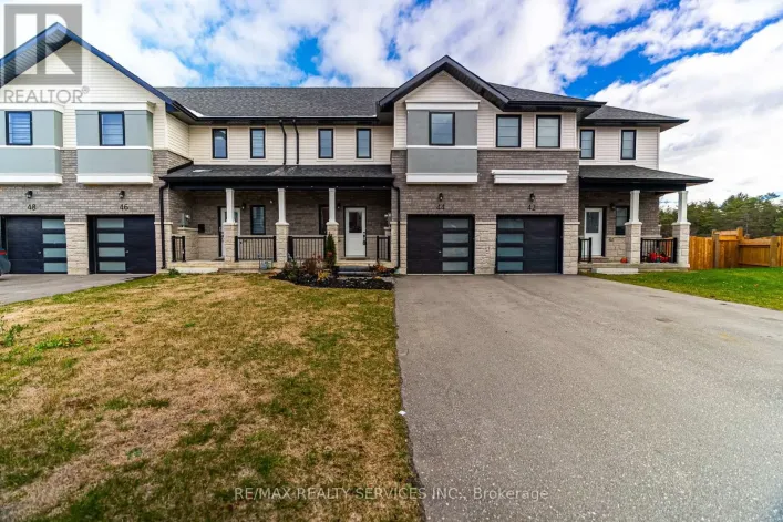 44 LAHEY CRESCENT, Penetanguishene