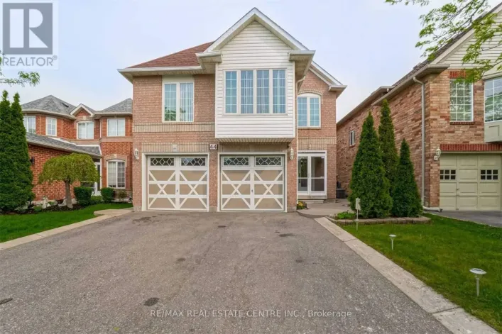 House for sale: 44 PEBBLESTONE CIRCLE, Brampton