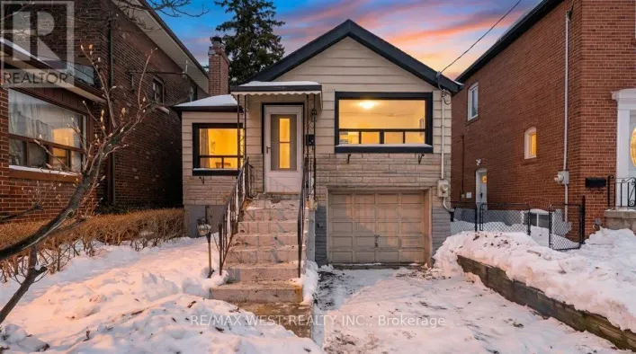 44 SEVENTEENTH STREET, Toronto